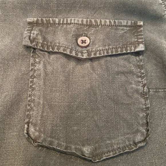 ❌SOLD❌ Cloth & Stone Washed Button Down - Picture 6 of 9